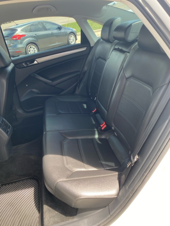 2015 Volkswagen Passat Image 12