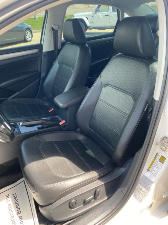 2015 Volkswagen Passat Image 14