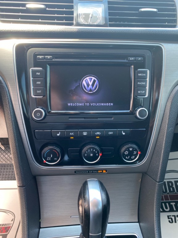 2015 Volkswagen Passat Image 18