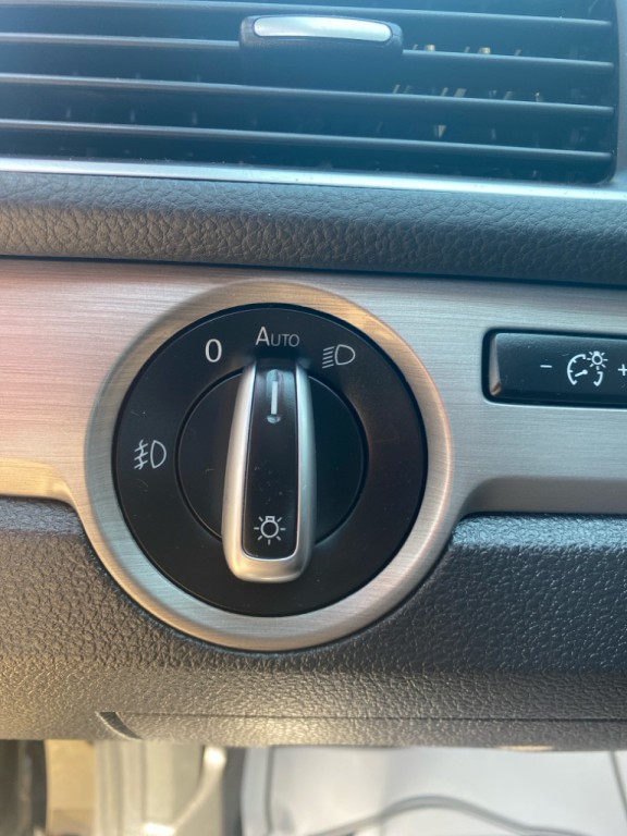 2014 Volkswagen Passat Image 17