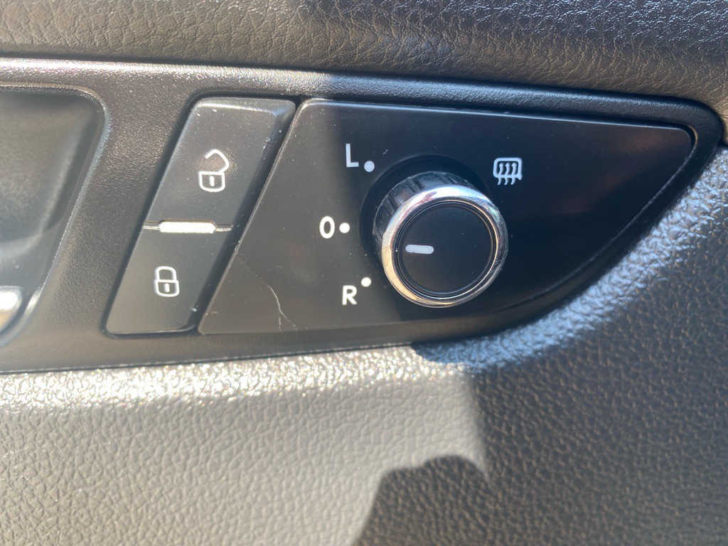 2014 Volkswagen Passat Image 18