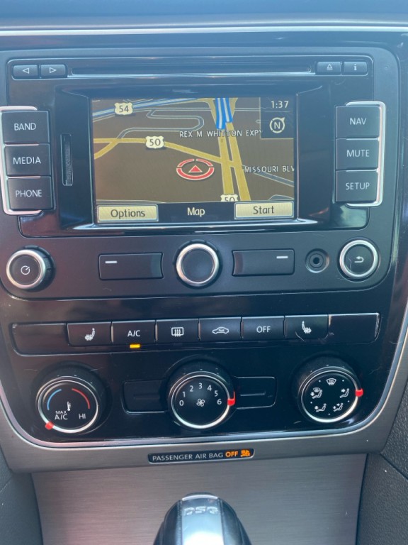 2014 Volkswagen Passat Image 19