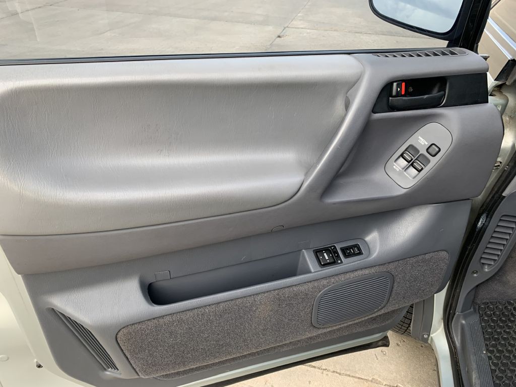 1992 Toyota Previa Image 9