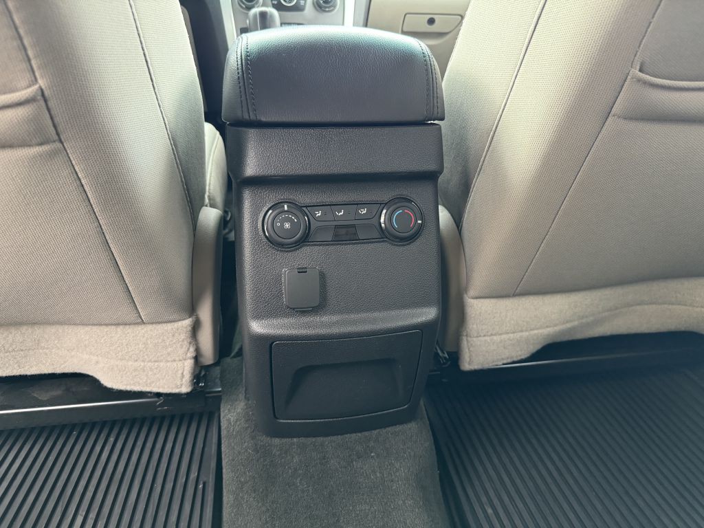 2013 Ford Explorer Image 16