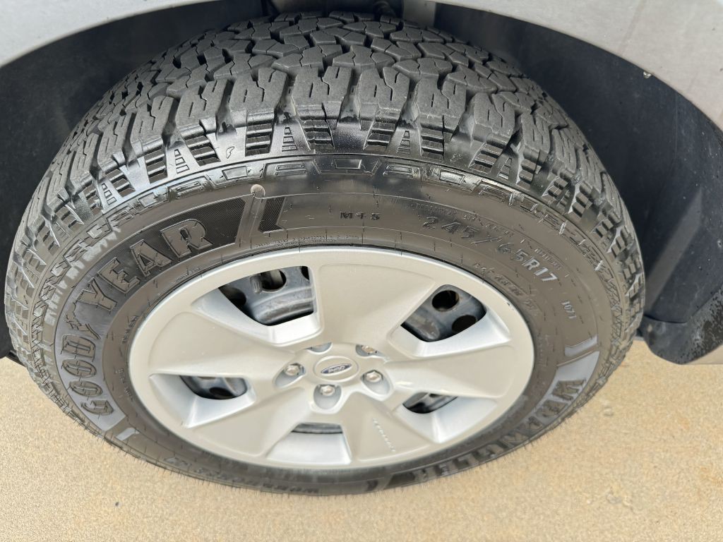 2013 Ford Explorer Image 20