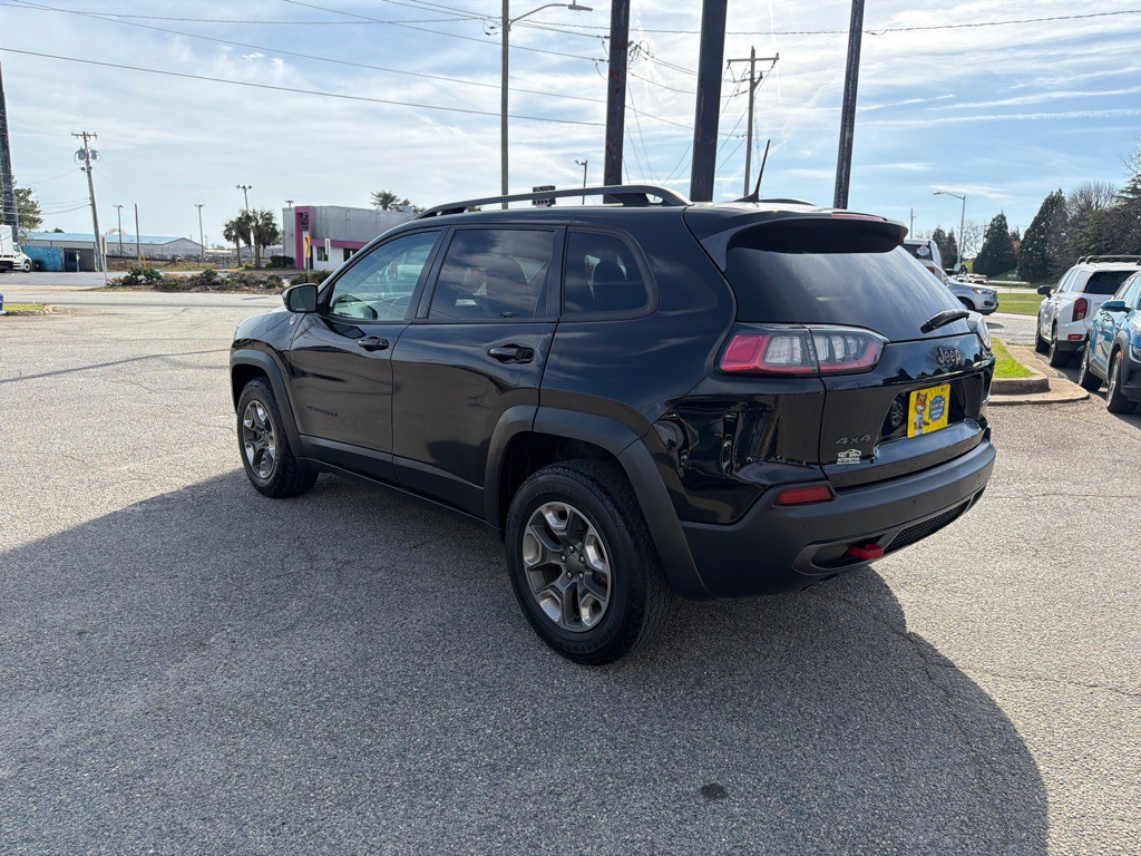 2019 Jeep Cherokee Image 2