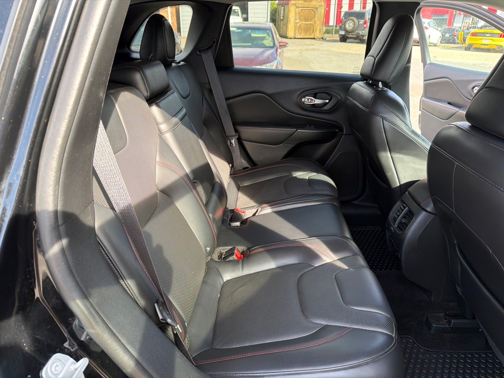 2019 Jeep Cherokee Image 17