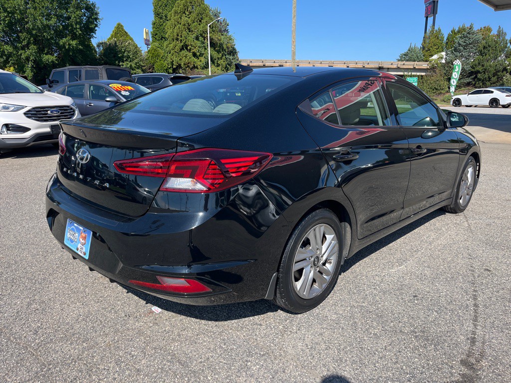 2020 Hyundai Elantra Image 3
