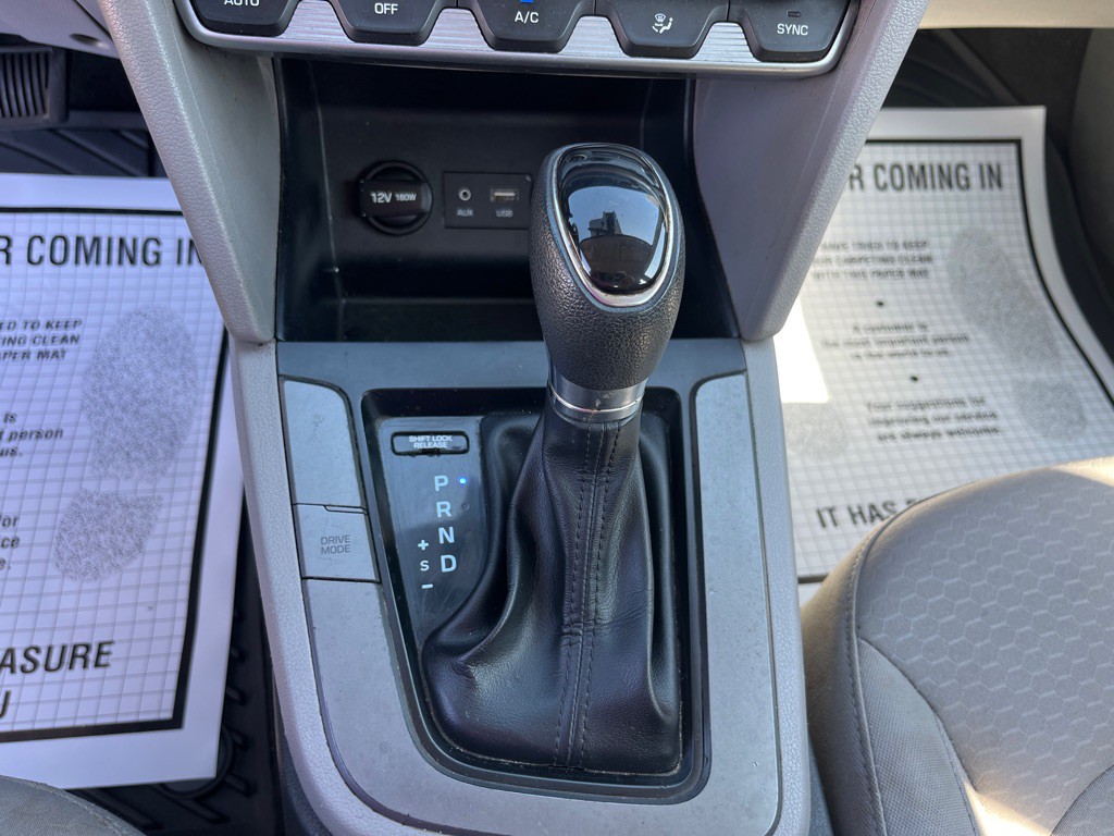 2020 Hyundai Elantra Image 11