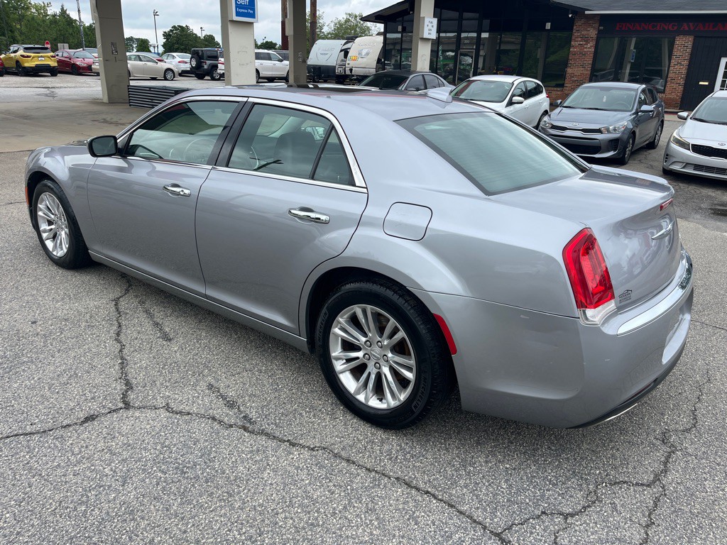 2016 Chrysler 300 Image 2