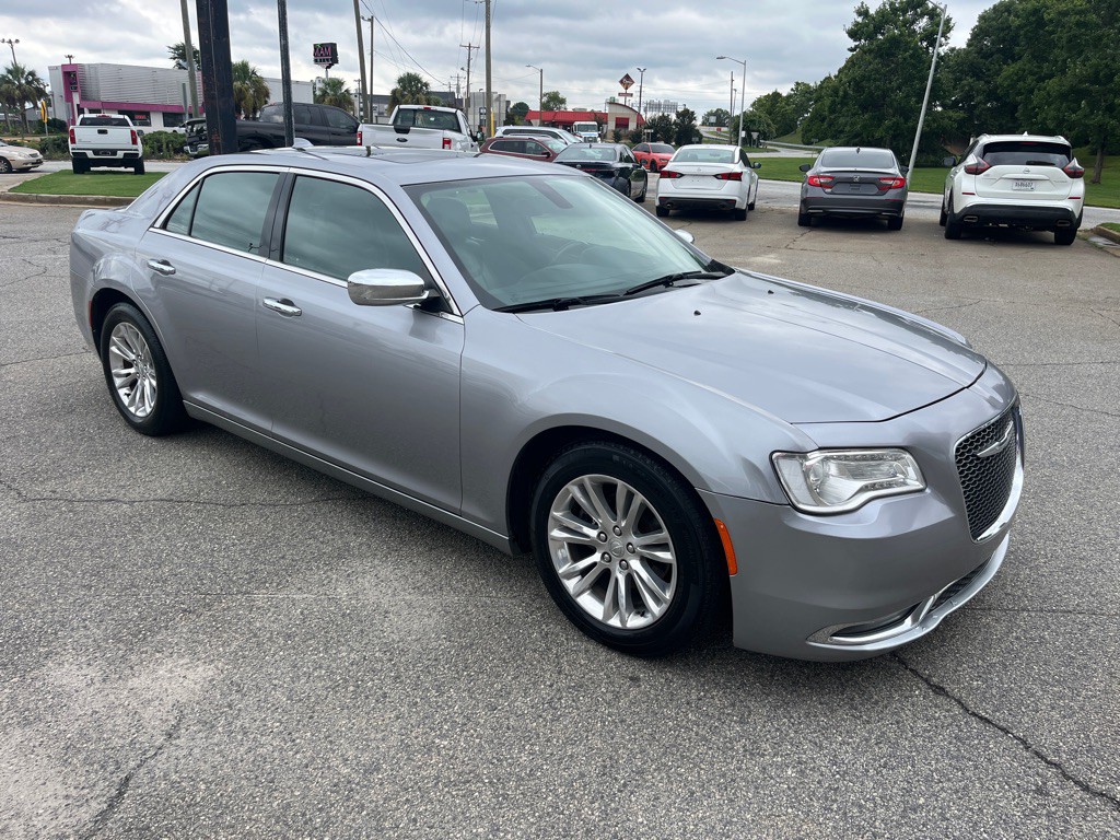 2016 Chrysler 300 Image 3