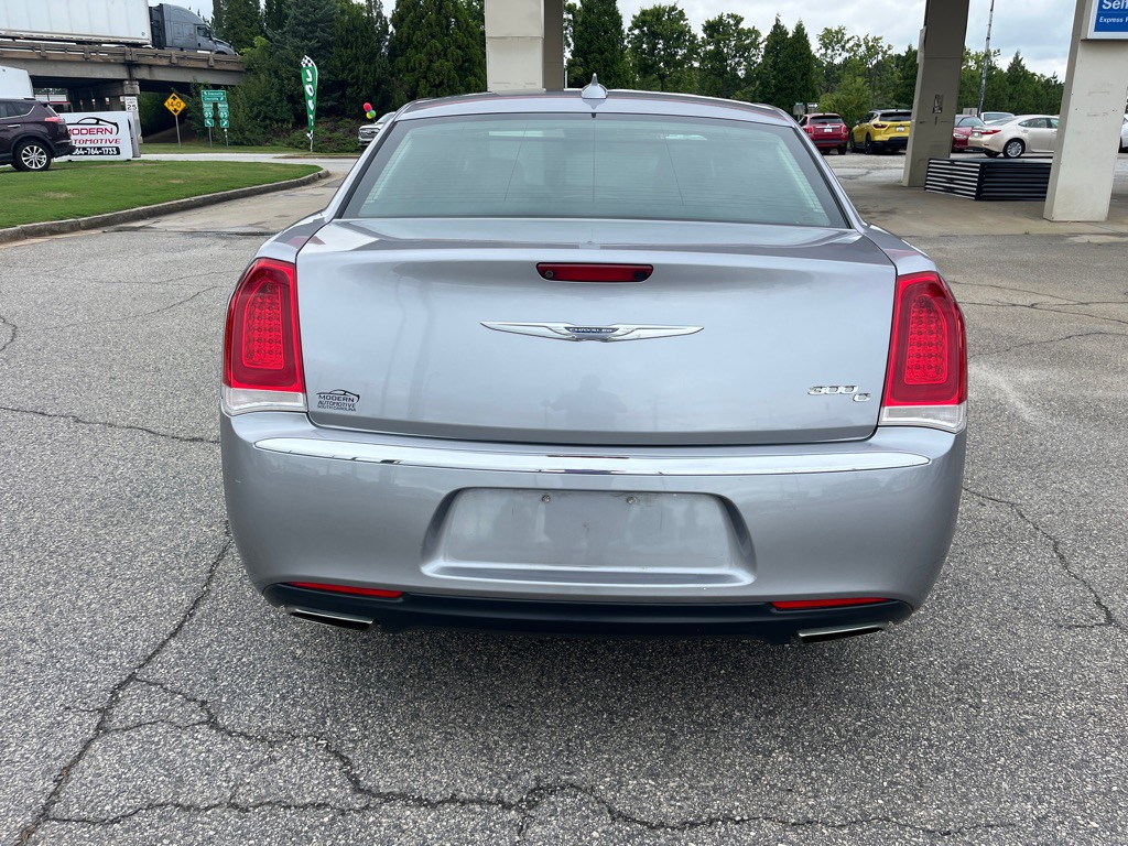 2016 Chrysler 300 Image 6