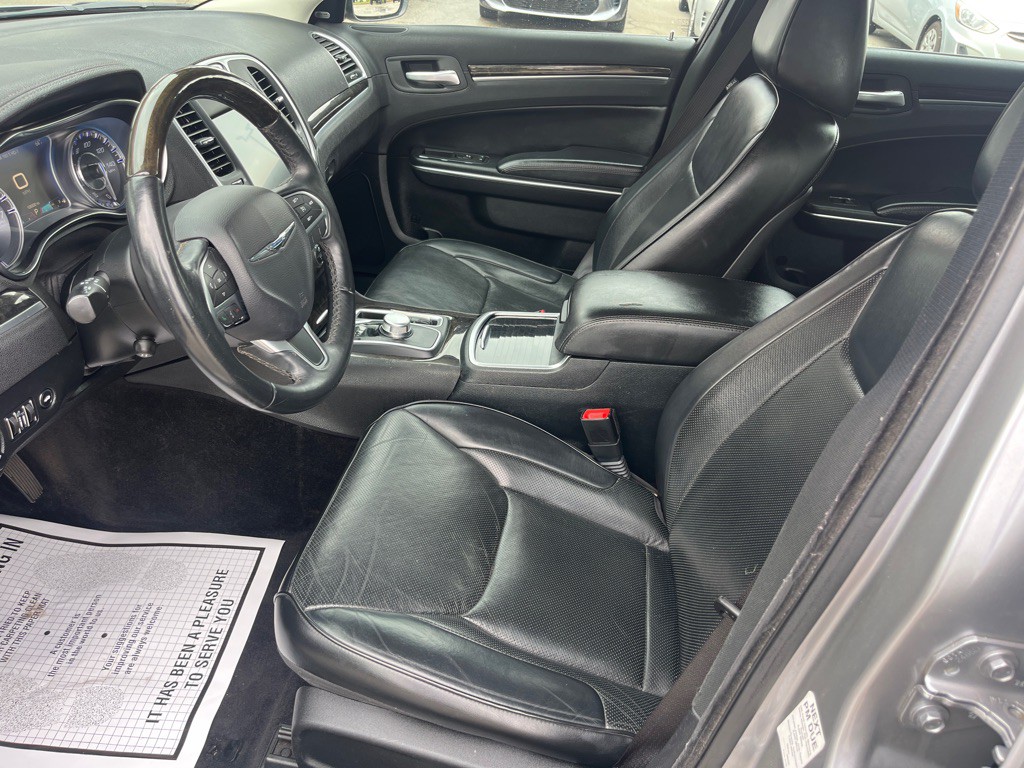 2016 Chrysler 300 Image 7