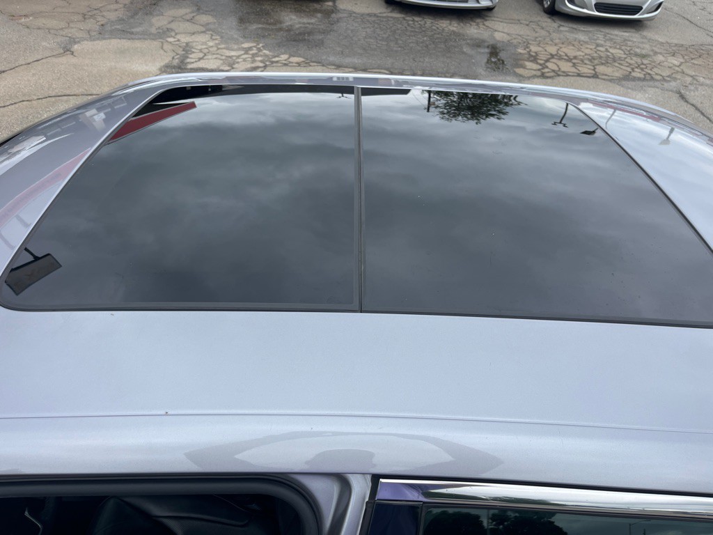 2016 Chrysler 300 Image 11