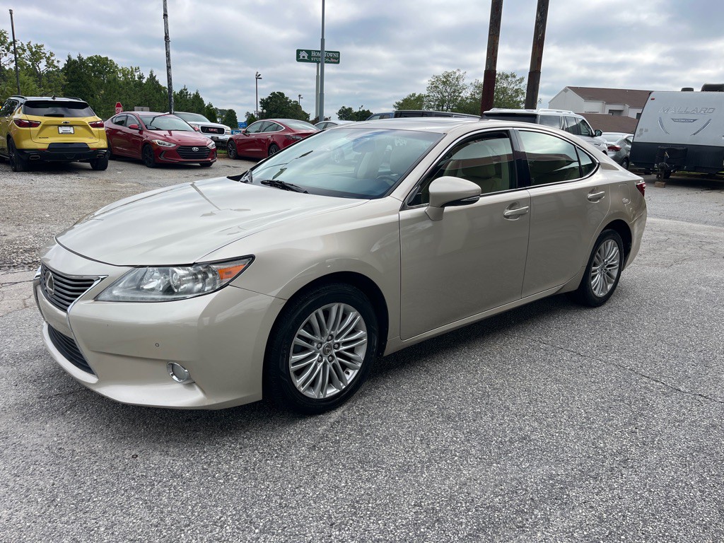 2013 Lexus ES Image 1