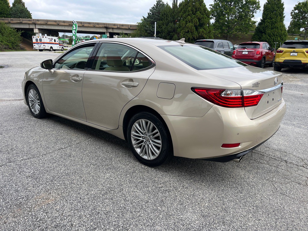 2013 Lexus ES Image 2