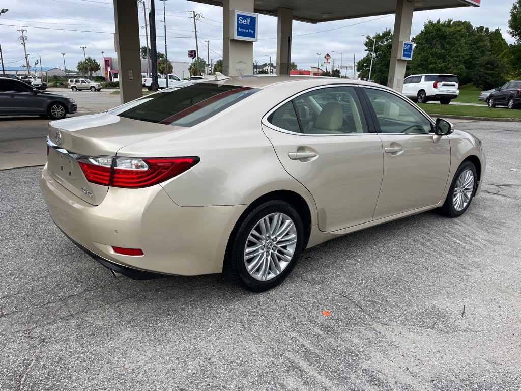 2013 Lexus ES Image 3
