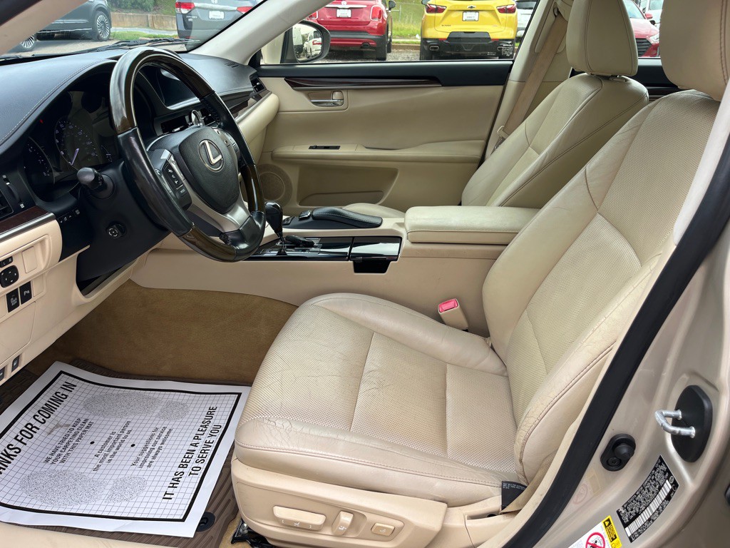 2013 Lexus ES Image 9
