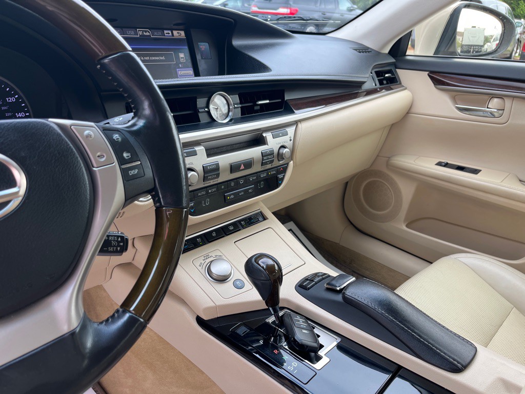 2013 Lexus ES Image 10