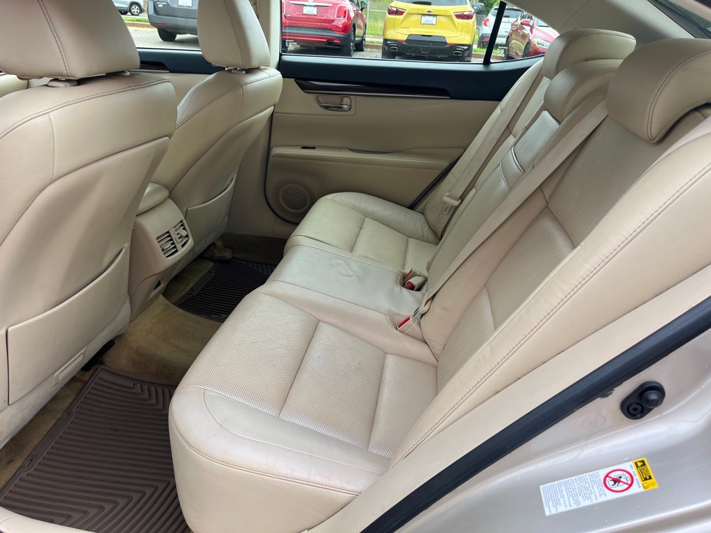 2013 Lexus ES Image 11
