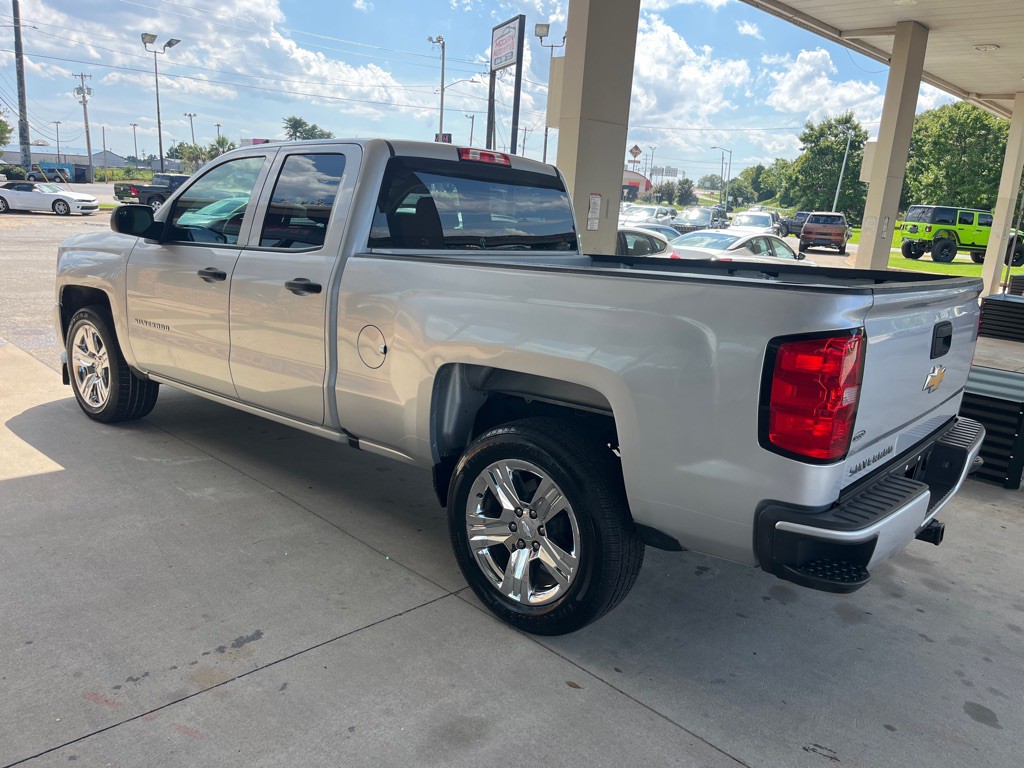 2018 Chevrolet Silverado 1500 Image 2