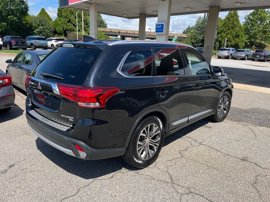 2018 Mitsubishi Outlander Image 3