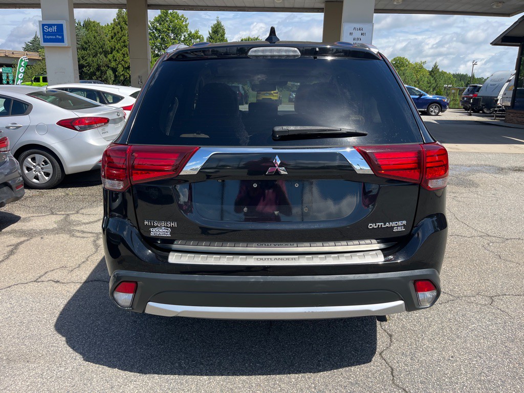 2018 Mitsubishi Outlander Image 6