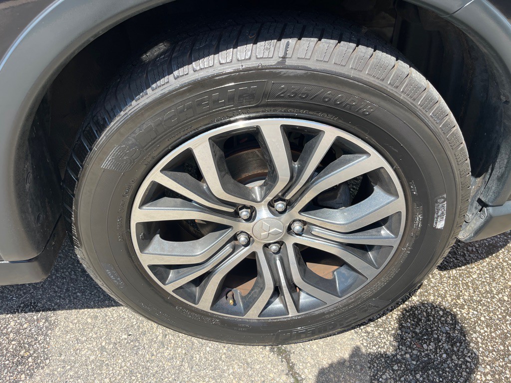 2018 Mitsubishi Outlander Image 7