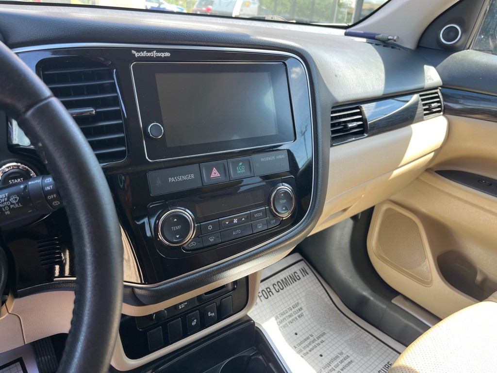 2018 Mitsubishi Outlander Image 9