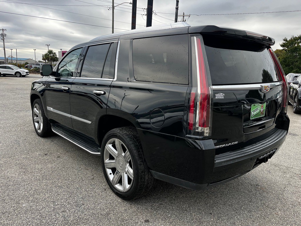 2019 Cadillac Escalade Image 2