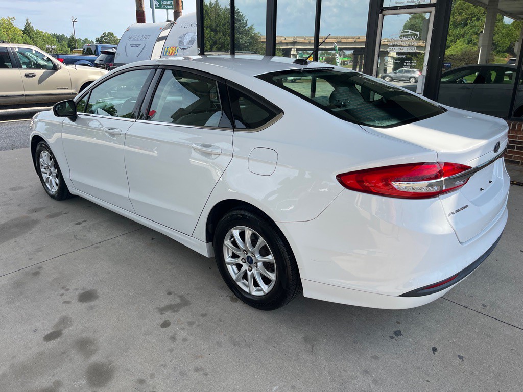 2018 Ford Fusion Image 2
