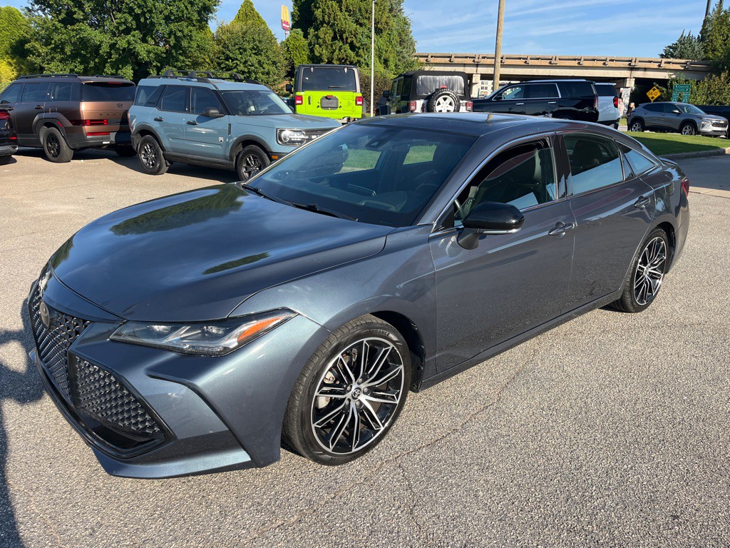 2022 Toyota Avalon Image 1