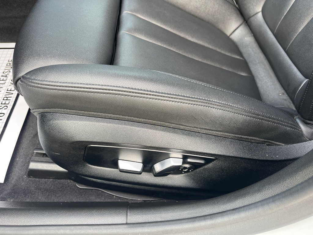 2019 BMW 5 Series Image 13