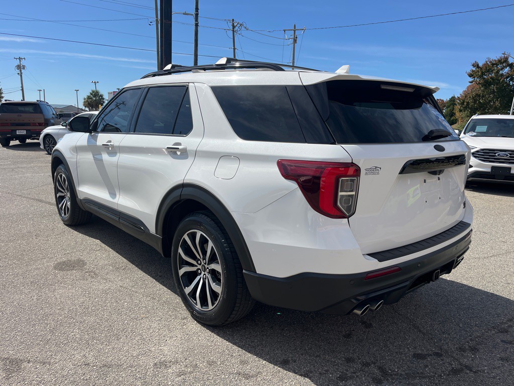 2020 Ford Explorer Image 2