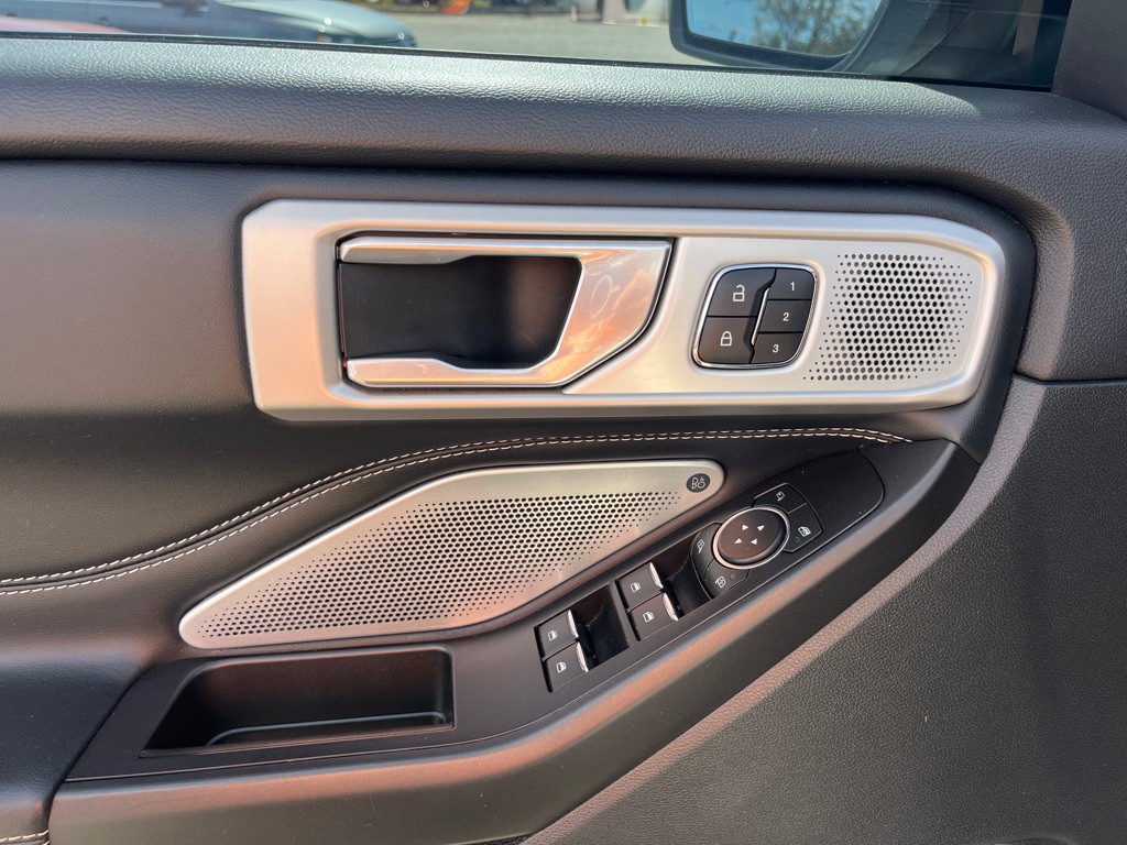 2020 Ford Explorer Image 12