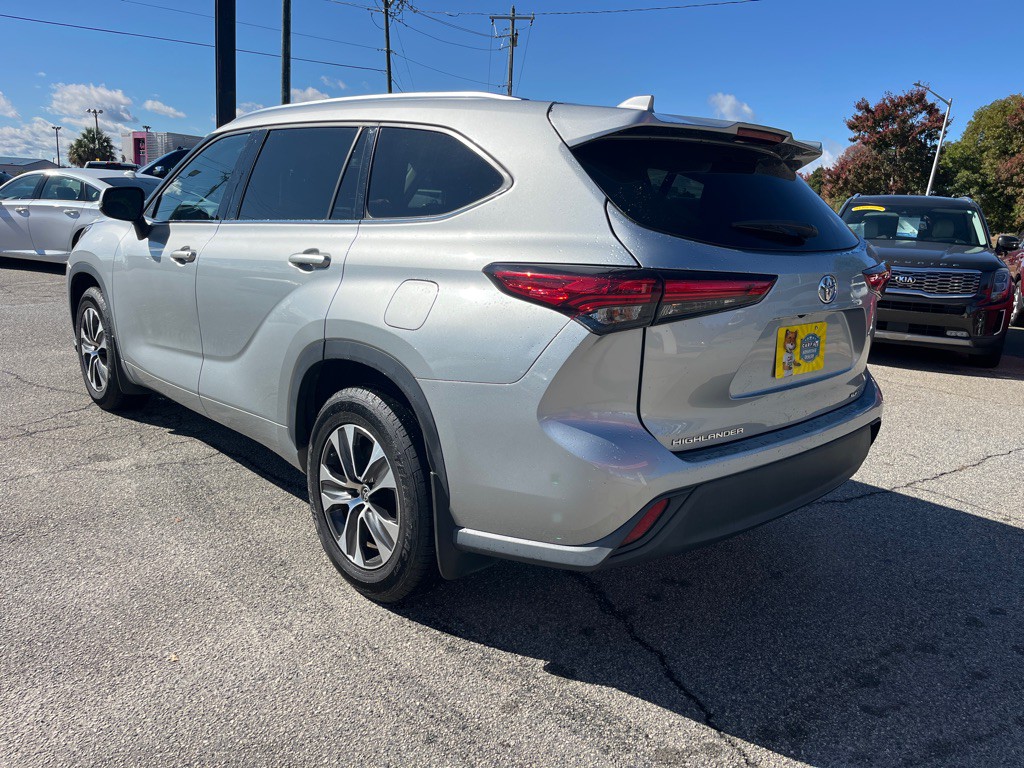 2021 Toyota Highlander Image 2