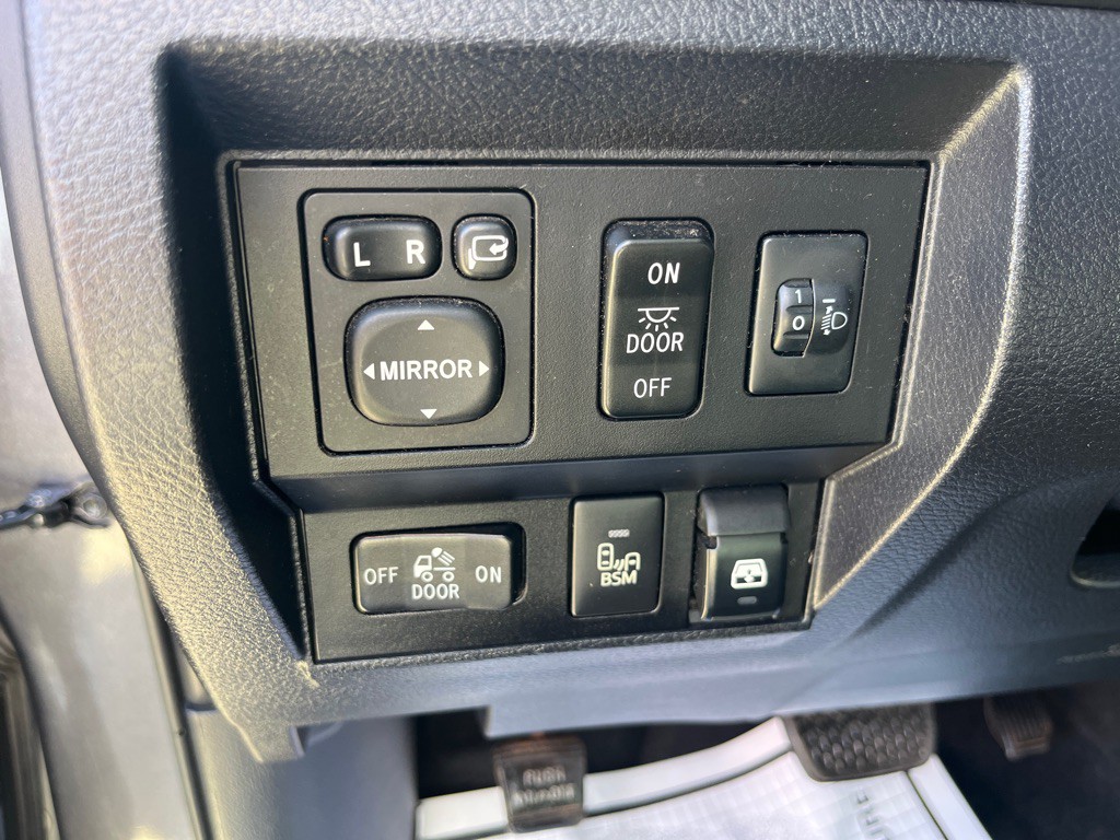 2017 Toyota Tundra Image 17