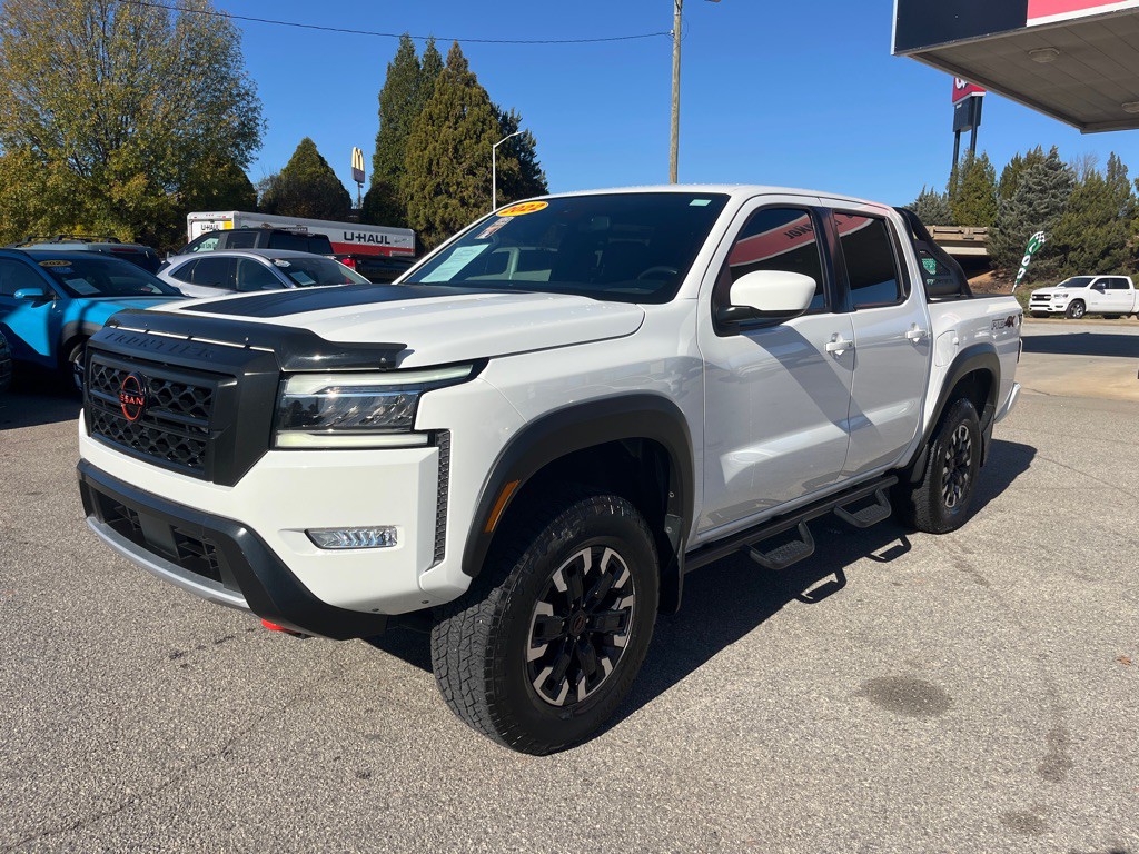 2022 Nissan Frontier Image 1