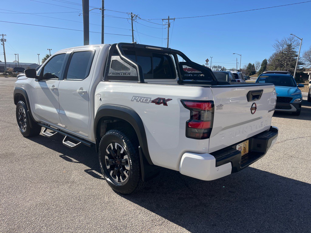 2022 Nissan Frontier Image 2