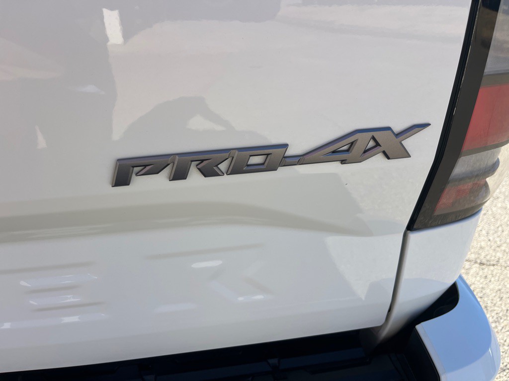 2022 Nissan Frontier Image 12