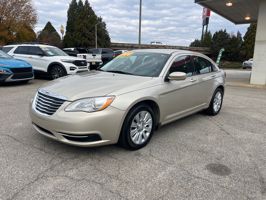 2014 Chrysler 200 Image 1