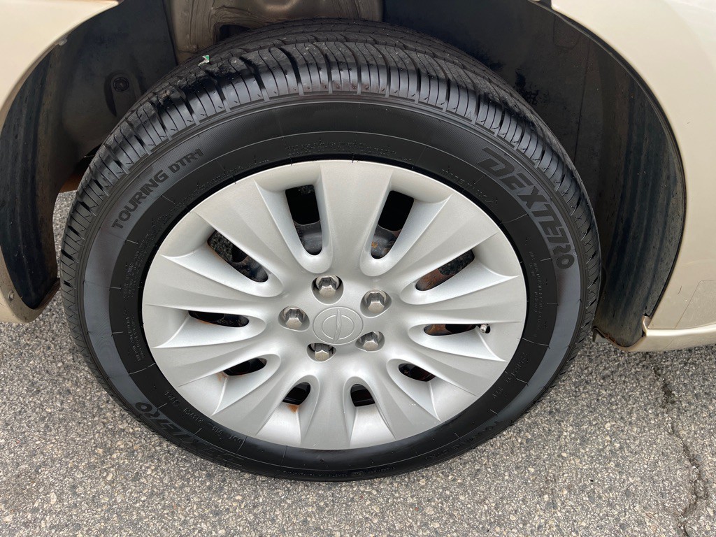 2014 Chrysler 200 Image 9