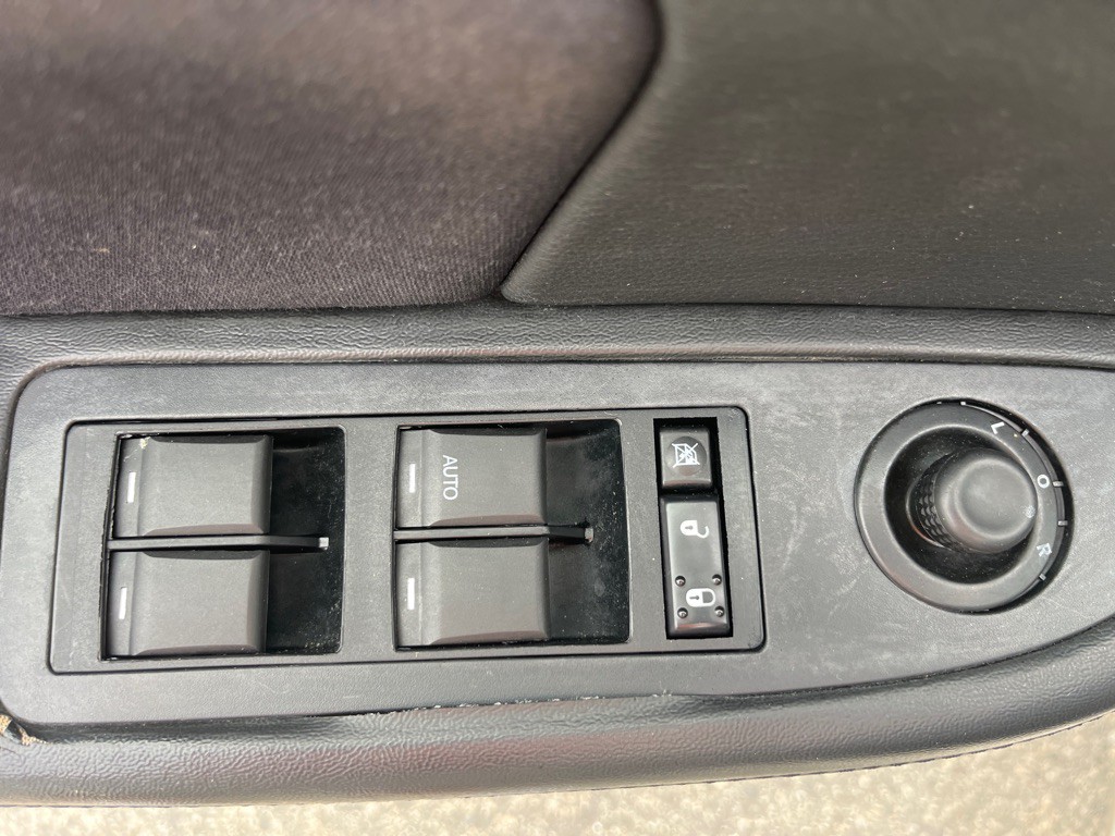 2014 Chrysler 200 Image 12