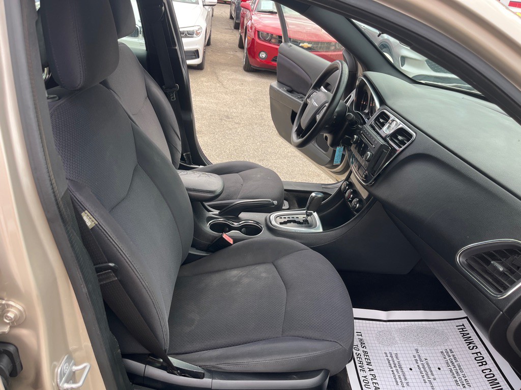 2014 Chrysler 200 Image 14