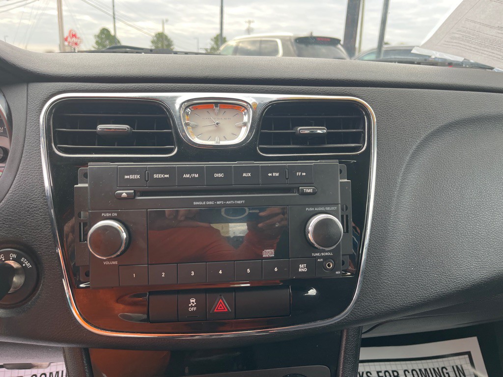 2014 Chrysler 200 Image 16