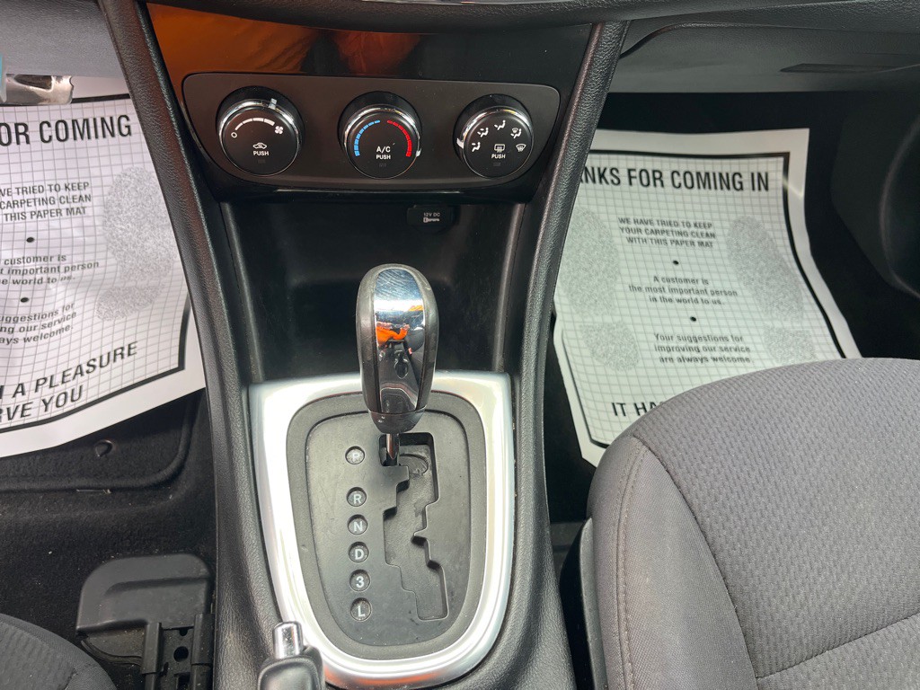 2014 Chrysler 200 Image 17