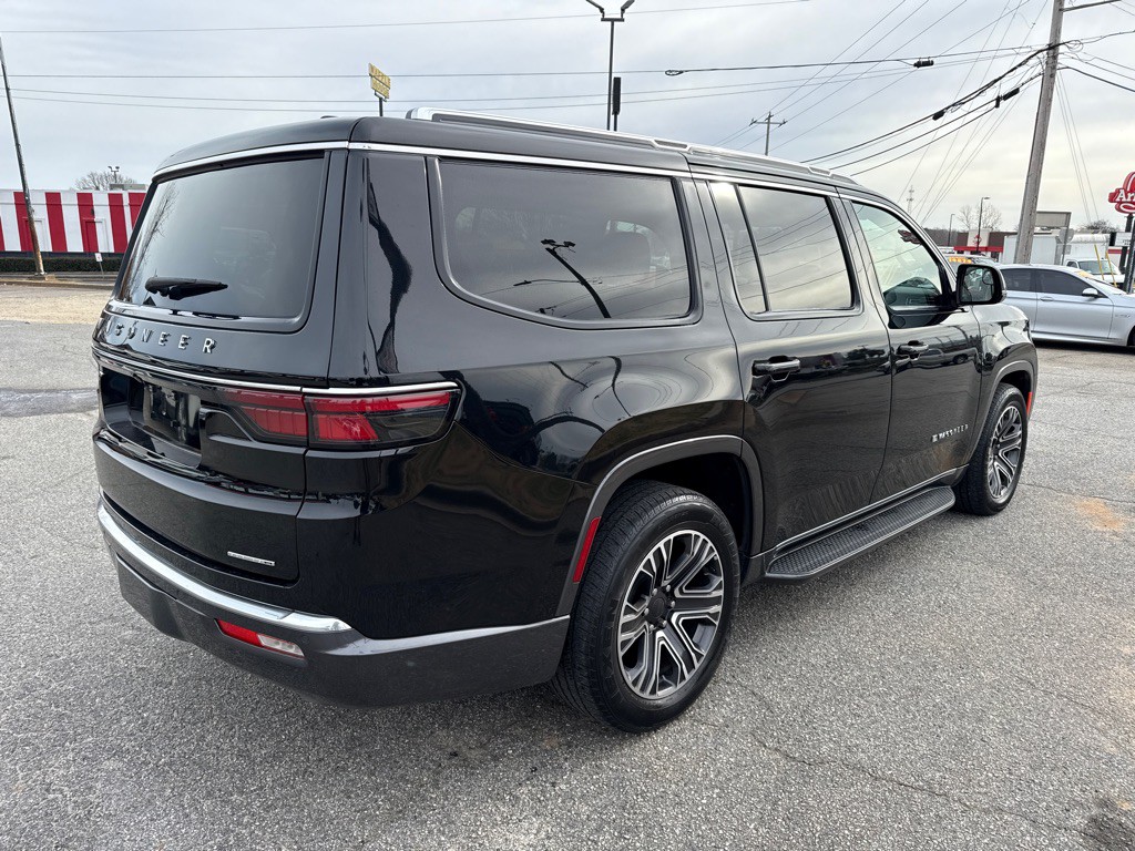 2022 Jeep Wagoneer Image 2