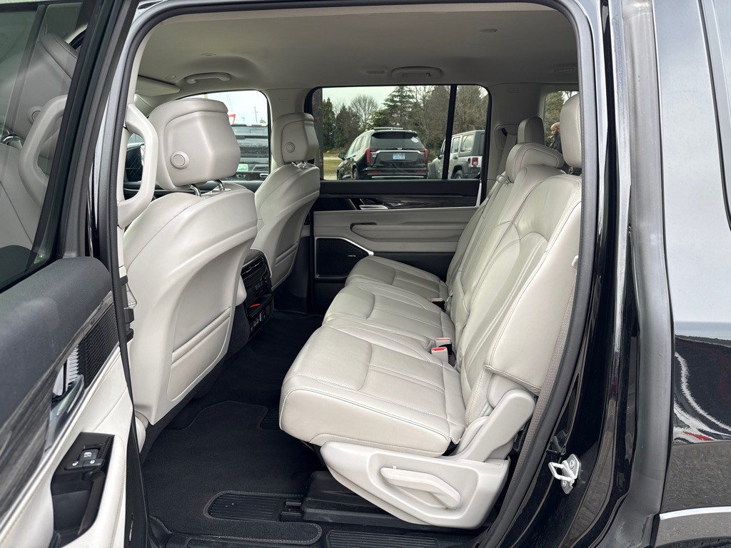 2022 Jeep Wagoneer Image 4