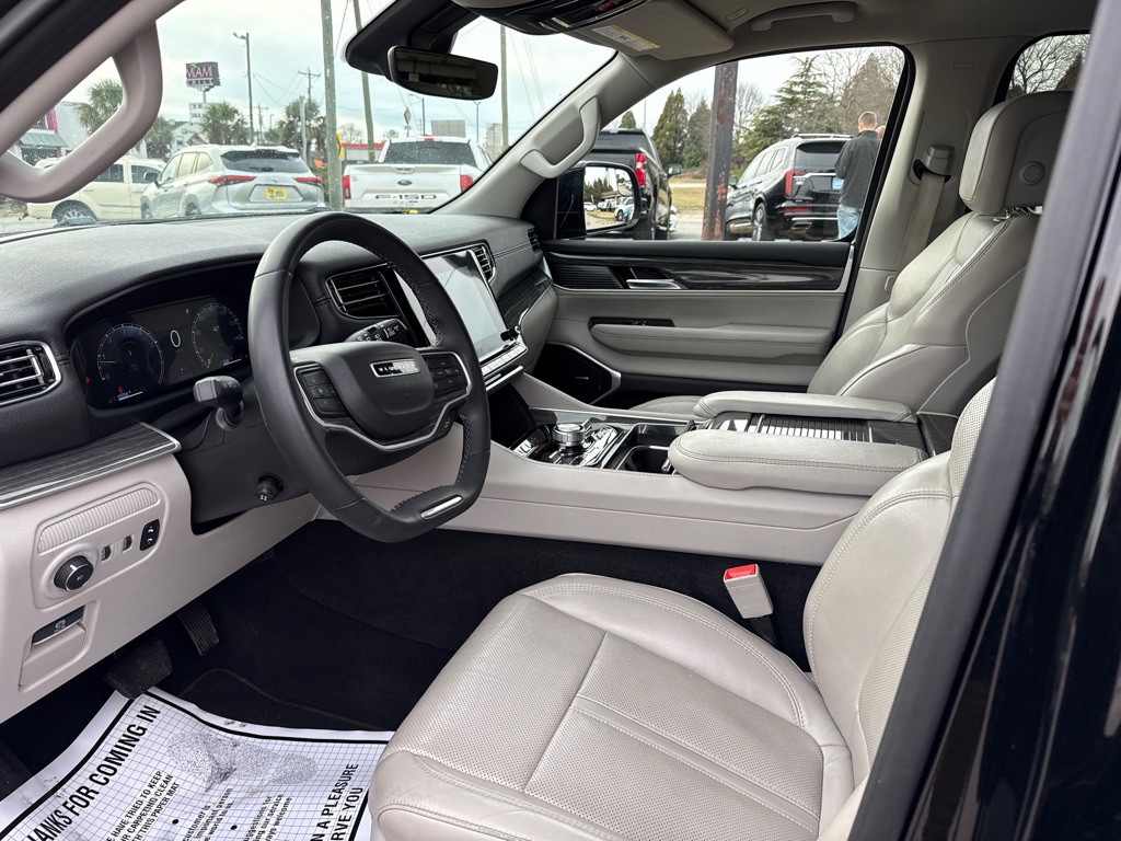 2022 Jeep Wagoneer Image 8