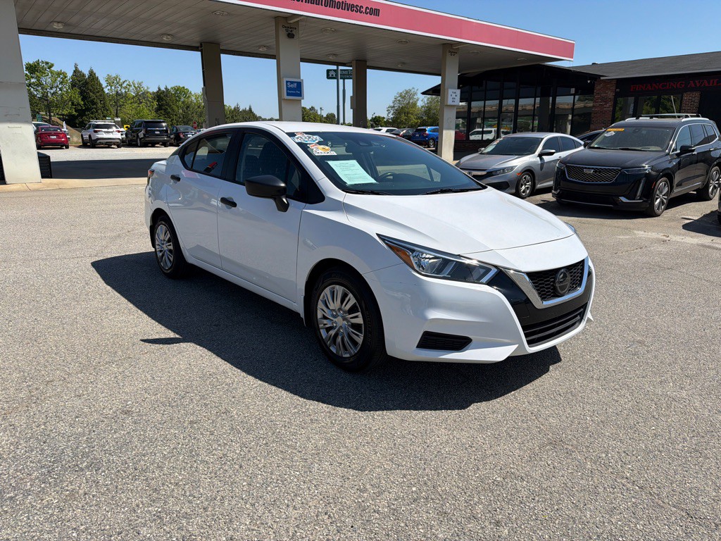 2021 Nissan Versa Image 4